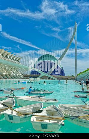 Il Museo delle Scienze nella Città delle Arti e delle Scienze con laghetto nautico a Valencia, provincia di Valencia, Spagna. Foto Stock