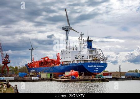 Autocisterna GPL Gaschem Shimano presso la Husumer Dock and Repair GmbH & Co. CANTIERE KG Foto Stock