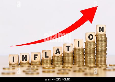 Inflazione simbolica foto moneta finanza e crisi economica economia concetto di business sulle monete Foto Stock