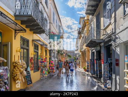 Strada nel centro storico, Nauplia (Nauplia), Peloponneso, Grecia Foto Stock