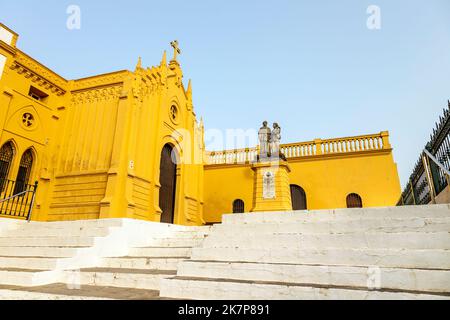 Giallo, 16th ° secolo, stile neo-gotico Parroquia de San Sebastián chiesa, Chiclana de la Frontera, Andalusia, Spagna Foto Stock