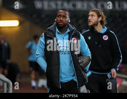 Swansea, Galles, Regno Unito. Swansea.com Stadium, Swansea, Regno Unito. 18th Ott 2022. Campionato di calcio, Swansea City contro Reading; Junior Hoilett of Reading arriva allo stadio Credit: Action Plus Sports/Alamy Live News Credit: Action Plus Sports Images/Alamy Live News Foto Stock