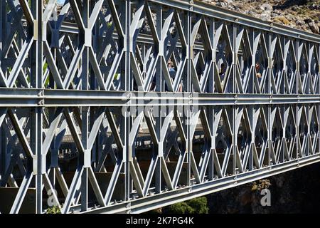 Ponte di Aradena, ponte di legno (Bailey), villaggio di Aradena, Creta, Grecia, Europa Foto Stock