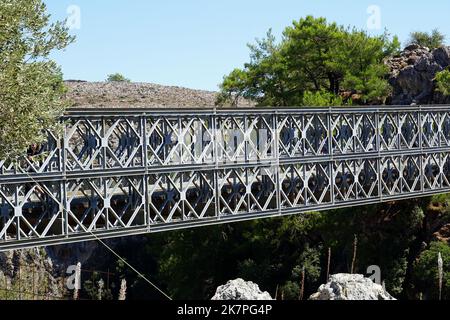 Ponte di Aradena, ponte di legno (Bailey), villaggio di Aradena, Creta, Grecia, Europa Foto Stock