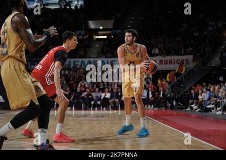 Monaco, Germania. 18th Ott 2022. Alex Abrines ( 21 Barcellona ) durante il Turkish Airlines Eurolega Basketball Match tra il Bayern FC Basketball e il Barcelona Basket all'Audi Dome di Monaco, GERMANIA. (Foto: Julia Christin Kneissl/Sports Press Photo/C - SCADENZA UN'ORA - ATTIVA FTP SOLO SE LE IMMAGINI HANNO MENO DI UN'ORA - Alamy) Credit: SPP Sport Press Photo. /Alamy Live News Foto Stock