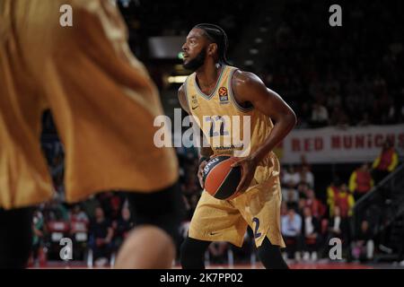 Monaco, Germania. 18th Ott 2022. Cory Higgins ( 22 Barcellona ) durante il Turkish Airlines Eurolega Basketball Match tra FC Bayern Basketball e FC Barcelona Basket all'Audi Dome di Monaco di Baviera, GERMANIA. (Foto: Julia Christin Kneissl/Sports Press Photo/C - SCADENZA UN'ORA - ATTIVA FTP SOLO SE LE IMMAGINI HANNO MENO DI UN'ORA - Alamy) Credit: SPP Sport Press Photo. /Alamy Live News Foto Stock