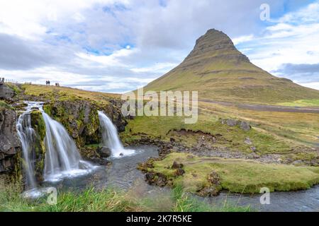 Cascate panoramiche a Kirkjufell, Islanda Foto Stock
