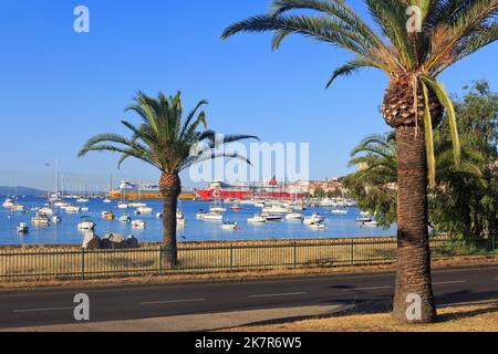 La paglia Orba (1994 m) dalla Corsica linea e la MS Mega Smeralda (1985 m) dalla Corsica Ferries - Sardinia Ferries a Ajaccio (Corsica), Francia Foto Stock