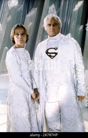 Maria Schell & Marlon Brando Film: Superman (USA/UK 1978) personaggi: Vond-Ah, Jor-El regista: Richard Donner 10 Dicembre 1978 **AVVERTIMENTO** questa fotografia è solo per uso editoriale ed è copyright di WARNER BROS. E/o il fotografo assegnato dalla Film o dalla Società di produzione e può essere riprodotto solo da pubblicazioni in concomitanza con la promozione del film di cui sopra. Un credito obbligatorio a WARNER BROS. è obbligatorio. Il fotografo deve essere accreditato anche quando è noto. Nessun uso commerciale può essere concesso senza autorizzazione scritta da parte della Film Company. Foto Stock