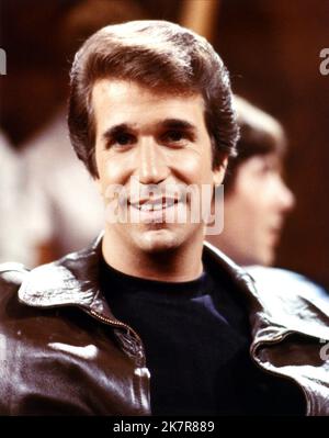 Henry Winkler Televisione: Happy Days (TV-Serie) personaggi: Arthur 'Fonzie' Fonzarelli USA 1974–1984, 15 gennaio 1974 **AVVERTENZA** questa fotografia è esclusivamente per uso editoriale ed è copyright di ABC e/o del fotografo assegnato dalla Film o dalla Production Company e può essere riprodotta solo da pubblicazioni in concomitanza con la promozione del film di cui sopra. È richiesto un credito obbligatorio per ABC. Il fotografo deve essere accreditato anche quando è noto. Nessun uso commerciale può essere concesso senza autorizzazione scritta da parte della Film Company. Foto Stock