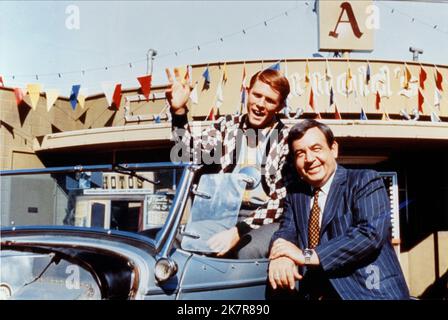 Ron Howard e Tom Bosley Televisione: Happy Days (serie TV) personaggi: Richie Cunningham, Howard Cunningham USA 1974–1984, 15 gennaio 1974 **AVVERTENZA** questa fotografia è solo per uso editoriale ed è copyright di ABC e/o del fotografo assegnato dalla Film o Production Company e può essere riprodotta solo da pubblicazioni in concomitanza con la promozione del film di cui sopra. È richiesto un credito obbligatorio per ABC. Il fotografo deve essere accreditato anche quando è noto. Nessun uso commerciale può essere concesso senza autorizzazione scritta da parte della Film Company. Foto Stock