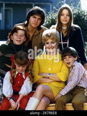 Danny Bonaduce, David Cassidy, Suzanne Crough, Shirley Jones, Susan Dey & Jeremy Gelbwaks Televisione: La famiglia della pernice (serie TV) personaggi: Danny Partridge, Keith Douglas Partridge, Tracy Partridge, Shirley Renfrew Partridge, Laurie Partridge, Christopher 'Chris' Partridge USA 1970-1974, 25 settembre 1970 **AVVERTENZA** questa fotografia è solo per uso editoriale ed è copyright di ABC e/o del fotografo assegnato dalla Film o Production Company e può essere riprodotta solo da pubblicazioni in concomitanza con la promozione del film di cui sopra. È richiesto un credito obbligatorio per ABC. Foto Stock