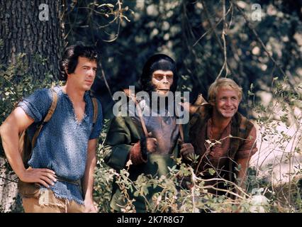 James Naughton, Roddy Mcdowall & Ron Harper Televisione: Planet of the Apes (1974) personaggi: Pete Burke, Galen, Alan Virdon 13 ottobre 1974 **AVVERTENZA** questa fotografia è solo per uso editoriale ed è copyright della TELEVISIONE 20th CENTURY FOX e/o del fotografo assegnato dalla Film o dalla Production Company e può essere riprodotta solo da pubblicazioni in concomitanza con la promozione del film di cui sopra. È richiesto un credito obbligatorio per LA TELEVISIONE 20th CENTURY FOX. Il fotografo deve essere accreditato anche quando è noto. Nessun uso commerciale può essere concesso senza l'autorizzazione scritta della Fil Foto Stock