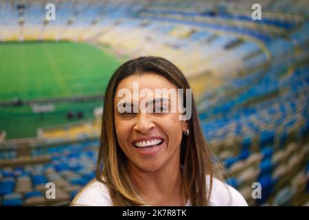 Ritratto del giocatore di calcio Marta sullo sfondo dello stadio di Maracanã. Marta Vieira da Silva femmina avanti della nazionale brasiliana di calcio, Foto Stock