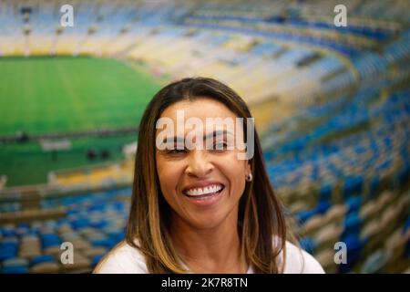 Ritratto del giocatore di calcio Marta sullo sfondo dello stadio di Maracanã. Marta Vieira da Silva femmina avanti della nazionale brasiliana di calcio, Foto Stock