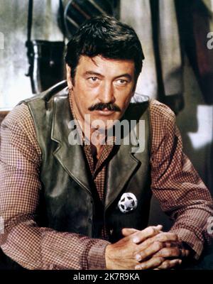 Rock Hudson Film Showdown (1975) personaggi: Chuck Jarvis regista: George Seaton 08 giugno 1973 **ATTENZIONE** questa fotografia è solo per uso editoriale ed è copyright di IMMAGINI UNIVERSALI e/o il fotografo assegnato dalla Film o Production Company e può essere riprodotta solo da pubblicazioni in concomitanza con la promozione del suddetto Film. È richiesto un credito obbligatorio per LE FOTO UNIVERSALI. Il fotografo deve essere accreditato anche se conosciuto. Nessun uso commerciale può essere concesso senza l'autorizzazione scritta di The Film Company. Foto Stock