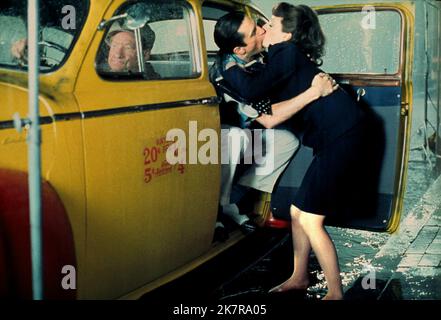 Robert De Niro & Liza Minnelli Film: New York, New York (USA 1977) personaggi: Jimmy Doyle & Francine Evans regista: Martin Scorsese 21 giugno 1977 **AVVERTENZA** questa fotografia è solo per uso editoriale ed è copyright di UNITED ARTISTS e/o del fotografo assegnato dalla Film o dalla Production Company e può essere riprodotta solo da pubblicazioni in concomitanza con la promozione del film di cui sopra. È richiesto un credito obbligatorio per GLI ARTISTI UNITI. Il fotografo deve essere accreditato anche quando è noto. Nessun uso commerciale può essere concesso senza autorizzazione scritta da parte della Film Company. Foto Stock