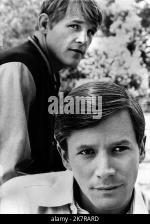 Nick Nolte, Peter Strauss televisione: Rich Man, Poor Man - Libro i (1976) 01 febbraio 1976 **ATTENZIONE** questa fotografia è ad uso esclusivamente editoriale ed è copyright della UNIVERSAL TV e/o del fotografo assegnato dalla Film o Production Company e può essere riprodotta solo da pubblicazioni in concomitanza con la promozione del suddetto Film. È richiesto un credito obbligatorio per la TV UNIVERSALE. Il fotografo deve essere accreditato anche se conosciuto. Nessun uso commerciale può essere concesso senza l'autorizzazione scritta di The Film Company. Foto Stock