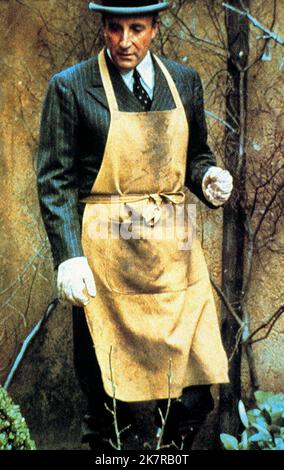 Peter Sellers Film Being There (1972) Characters: Chance Director: Hal Ashby 25 giugno 1979 **WARNING** questa fotografia è solo per uso editoriale ed è copyright di LORIMAR e/o del fotografo assegnato dalla Film o Production Company e può essere riprodotta solo da pubblicazioni in concomitanza con la promozione del suddetto Film. È richiesto un credito obbligatorio a LORIMAR. Il fotografo deve essere accreditato anche se conosciuto. Nessun uso commerciale può essere concesso senza l'autorizzazione scritta di The Film Company. Foto Stock