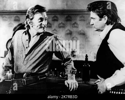 Kirk Douglas & Johnny Cash Film A Gunfight (1979) personaggi: Will Tenneray & Abe Cross 07 dicembre 1972 **ATTENZIONE** questa fotografia è solo per uso editoriale ed è copyright della PARAMOUNT e/o del fotografo assegnato dalla Film o Production Company e può essere riprodotta solo da pubblicazioni in concomitanza con la promozione del suddetto Film. È richiesto un credito obbligatorio per LA PRIORITÀ. Il fotografo deve essere accreditato anche se conosciuto. Nessun uso commerciale può essere concesso senza l'autorizzazione scritta di The Film Company. Foto Stock