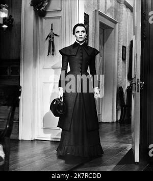 Claire Bloom Film A Doll'S House (1973) personaggi: Nora Helmer regista: Patrick Garland 22 maggio 1973 **ATTENZIONE** questa fotografia è solo per uso editoriale ed è copyright di ELKINS e/o del fotografo assegnato dalla Film o Production Company e può essere riprodotta solo da pubblicazioni in concomitanza con la promozione del suddetto Film. È richiesto un credito obbligatorio a ELKINS. Il fotografo deve essere accreditato anche se conosciuto. Nessun uso commerciale può essere concesso senza l'autorizzazione scritta di The Film Company. Foto Stock