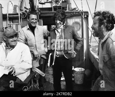 Robert Shaw, Roy Scheider, Steven Spielberg & Richard Dreyfuss Film Jaws (USA 1975) regista: Steven Spielberg 20 giugno 1975 **ATTENZIONE** questa fotografia è solo per uso editoriale ed è copyright di UNIVERSAL e/o The Photographer assegnato dalla Film or Production Company e può essere riprodotta solo da pubblicazioni in concomitanza con la promozione del suddetto Film. È richiesto un credito obbligatorio a UNIVERSAL. Il fotografo deve essere accreditato anche se conosciuto. Nessun uso commerciale può essere concesso senza l'autorizzazione scritta di The Film Company. Foto Stock