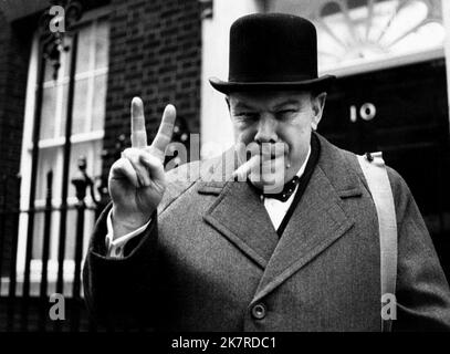 Timothy West Television: Churchill and the General (1979) personaggi: Winston Churchill regista: Alan Gibson 01 giugno 1979 **AVVERTENZA** questa fotografia è solo per uso editoriale ed è copyright di BBC e/o del fotografo assegnato dalla Film o dalla Production Company e può essere riprodotta solo da pubblicazioni in concomitanza con la promozione del film di cui sopra. È richiesto un credito obbligatorio a BBC. Il fotografo deve essere accreditato anche quando è noto. Nessun uso commerciale può essere concesso senza autorizzazione scritta da parte della Film Company. Foto Stock