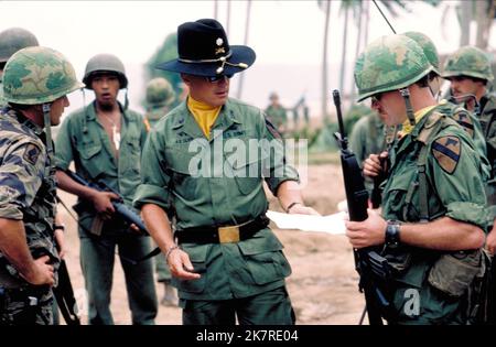 Robert Duvall Film Apocalypse Now (USA 1979) personaggi: Tenente colonnello Bill Kilgore regista: Francis Ford Coppola 10 May 1979 **WARNING** questa fotografia è ad uso esclusivamente editoriale ed è copyright di UNITED ARTISTS e/o del fotografo assegnato dalla Film or Production Company e può essere riprodotta solo da pubblicazioni in concomitanza con la promozione del suddetto Film. È richiesto un credito obbligatorio per GLI ARTISTI UNITI. Il fotografo deve essere accreditato anche se conosciuto. Nessun uso commerciale può essere concesso senza l'autorizzazione scritta di The Film Company. Foto Stock