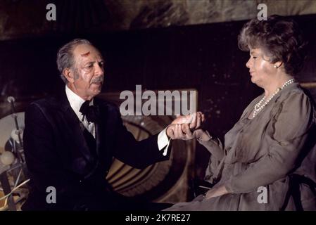 Jack Albertson & Shelley Winters Film: The Poseidon Adventure (USA 1972) personaggi: Manny Rosen, Belle Rosen regista: Ronald Neame 12 dicembre 1972 **AVVERTENZA** questa fotografia è solo per uso editoriale ed è copyright di 20th CENTURY FOX e/o del fotografo assegnato dalla Film o dalla Production Company e può essere riprodotta solo da pubblicazioni in concomitanza con la promozione del film di cui sopra. È richiesto un credito obbligatorio a 20th CENTURY FOX. Il fotografo deve essere accreditato anche quando è noto. Nessun uso commerciale può essere concesso senza autorizzazione scritta da parte della Film Company. Foto Stock