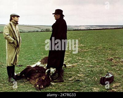 Simon Ward Film All Creatures Great and Small (1975) Characters: James Herriot regista: Claude Whatham 04 febbraio 1975 **WARNING** questa fotografia è solo per uso editoriale ed è copyright della EMI e/o del fotografo assegnato dalla Film o Production Company e può essere riprodotta solo da pubblicazioni in concomitanza con la promozione del suddetto Film. È richiesto un credito obbligatorio a EMI. Il fotografo deve essere accreditato anche se conosciuto. Nessun uso commerciale può essere concesso senza l'autorizzazione scritta di The Film Company. Foto Stock