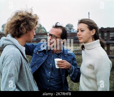 Peter Firth, Sidney Lumet & Jenny Agutter Film: Equus (1979) personaggi: Alan Strang, & Jill Mason regista: Sidney Lumet 01 ottobre 1977 **AVVERTENZA** questa fotografia è solo per uso editoriale ed è copyright di 20th CENTURY FOX e/o del fotografo assegnato dalla Film o dalla Production Company e può essere riprodotta solo da pubblicazioni in concomitanza con la promozione del film di cui sopra. È richiesto un credito obbligatorio a 20th CENTURY FOX. Il fotografo deve essere accreditato anche quando è noto. Nessun uso commerciale può essere concesso senza autorizzazione scritta da parte della Film Company. Foto Stock