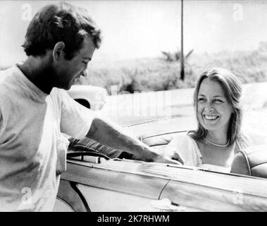 Alan Vint & Cheryl Waters Film: Macon County Line (1974) personaggi: Chris Dixon & Jenny Scott regista: Richard Compton 08 agosto 1974 **AVVERTENZA** questa fotografia è solo per uso editoriale ed è copyright di AIP e/o del fotografo assegnato dalla Film o dalla Production Company e può essere riprodotta solo da pubblicazioni in concomitanza con la promozione del film di cui sopra. È richiesto un credito obbligatorio per AIP. Il fotografo deve essere accreditato anche quando è noto. Nessun uso commerciale può essere concesso senza autorizzazione scritta da parte della Film Company. Foto Stock