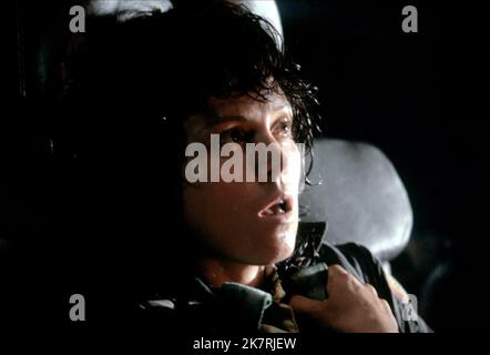 Sigourney Weaver Film Alien (USA/UK 1979) personaggi: Riple regista: Ridley Scott 25 May 1979 **WARNING** questa fotografia è ad uso esclusivamente editoriale ed è copyright della 20TH CENTURY FOX e/o del fotografo assegnato dalla Film o Production Company e può essere riprodotta solo da pubblicazioni in concomitanza con la promozione del suddetto Film. È richiesto un credito obbligatorio a 20TH CENTURY FOX. Il fotografo deve essere accreditato anche se conosciuto. Nessun uso commerciale può essere concesso senza l'autorizzazione scritta di The Film Company. Foto Stock