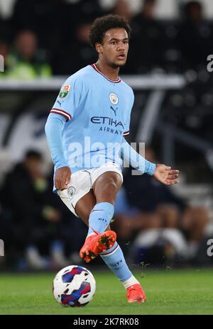 Derby, Inghilterra, 18th ottobre 2022. Oscar Bobb di Manchester City durante la partita del Papa Johns Trophy al Pride Park Stadium, Derby. L'immagine di credito dovrebbe essere: Darren Staples / Sportimage Foto Stock