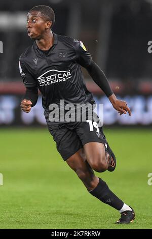 Swansea, Regno Unito. 18th Ott 2022. Tyrese Fornah #19 of Reading durante la partita del Campionato Sky Bet Swansea City vs Reading allo Stadio Swansea.com, Swansea, Regno Unito, 18th ottobre 2022 (Foto di Mike Jones/News Images) a Swansea, Regno Unito il 10/18/2022. (Foto di Mike Jones/News Images/Sipa USA) Credit: Sipa USA/Alamy Live News Foto Stock