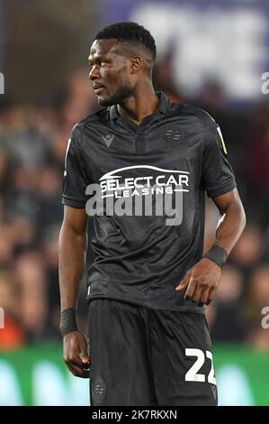 Swansea, Regno Unito. 18th Ott 2022. Mamadou Loum #22 di Reading durante la partita del Campionato Sky Bet Swansea City vs Reading allo Stadio Swansea.com, Swansea, Regno Unito, 18th ottobre 2022 (Foto di Mike Jones/News Images) a Swansea, Regno Unito il 10/18/2022. (Foto di Mike Jones/News Images/Sipa USA) Credit: Sipa USA/Alamy Live News Foto Stock