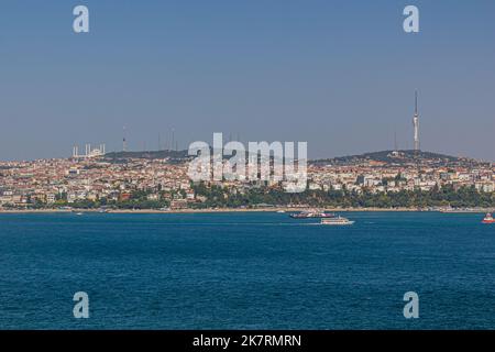 Vista dello stretto di Bosforo a Istanbul e del lato asiatico della città di Thi, Turchia Foto Stock