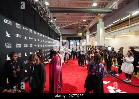 Nashville, Tennessee, USA, 18 ottobre 2022. Red Carpet durante il 53nd° GMA dove Awards alla Lipscomb University di Nashville, Tennessee, USA. Foto Stock