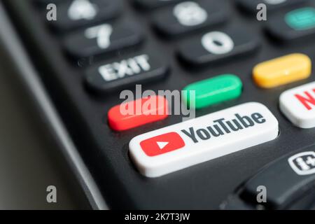 Netflix e  i pulsanti del telecomando da parte di Hitachi Smart TV  Foto stock - Alamy