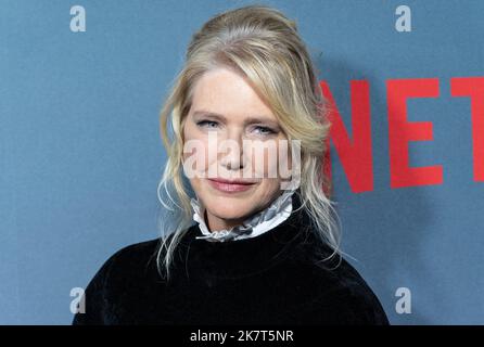 Amy Loughren partecipa alla prima Netflix di Good Nurse al Paris Theater il 18 ottobre 2022 Foto Stock