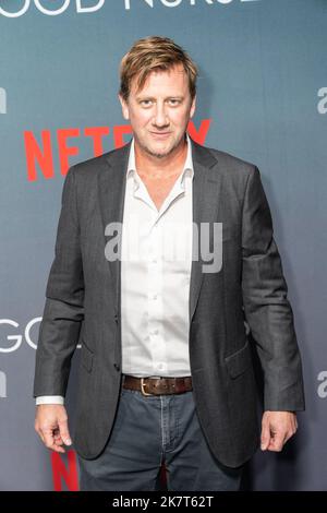 Charles Graeber partecipa alla prima di Netflix di Good Nurse al Teatro di Parigi il 18 ottobre 2022 Foto Stock