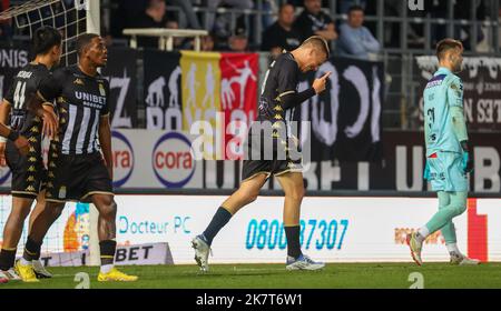 Daan Heymans di Charleroi festeggia dopo aver segnato durante una partita di calcio tra Sporting Charleroi e KV Kortrijk, martedì 18 ottobre 2022 a Kortrijk, il 13° giorno della prima divisione del campionato belga 'Jupiler Pro League' del 2022-2023. BELGA PHOTO VIRGINIE LEFOUR Foto Stock