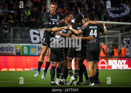 Daan Heymans di Charleroi festeggia dopo aver segnato durante una partita di calcio tra Sporting Charleroi e KV Kortrijk, martedì 18 ottobre 2022 a Kortrijk, il 13° giorno della prima divisione del campionato belga 'Jupiler Pro League' del 2022-2023. BELGA PHOTO VIRGINIE LEFOUR Foto Stock