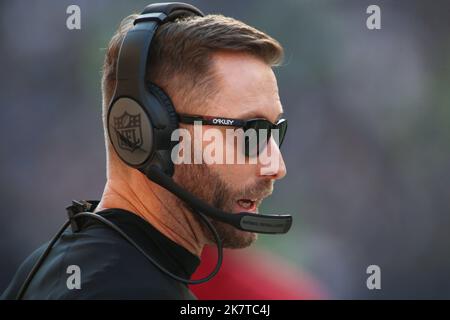 Seattle, Washington, Stati Uniti. 16th Ott 2022. Gli Arizona Cardinals Kliff Kingsbury durante una partita di football della NFL a Seattle, Washington. Sean Brown/CSM/Alamy Live News Foto Stock