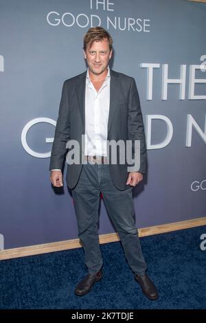 New York, Stati Uniti. 18th Ott 2022. Charles Graeber partecipa allo screening di New York "The Good Nurse" di Netflix al Paris Theater di New York City. Credit: SOPA Images Limited/Alamy Live News Foto Stock