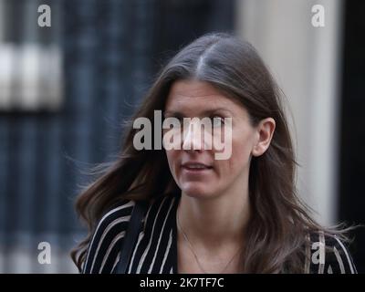 Londra, Regno Unito. 18th ottobre 2022. Il segretario alla cultura Michelle Donelan lascia Downing Street n. 10 dopo la riunione del gabinetto, in mezzo a speculazioni sul futuro del primo ministro. Foto Stock