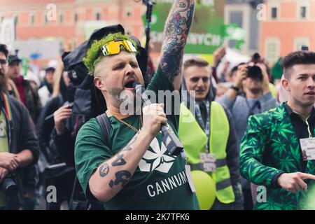 05.28.2022 Varsavia, Polonia Grzegorz Mops Klepaczka - attivista durante la marcia della Liberazione della Cannabis. Foto di alta qualità Foto Stock