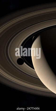 Luna orbitante intorno al pianeta Saturno Foto Stock