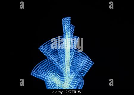 Tecnologia Digital flower neon blu strisce chiare su sfondo nero. Foto Stock