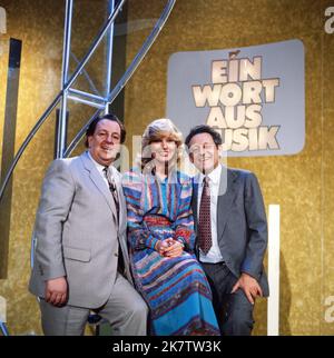 Ein Wort aus Musik, Spielshow, Deutschland 1981 - 1983, Moderatorenteam Heinz Eckner und Elke Kast mit Regisseur Hans Rosenthal Foto Stock
